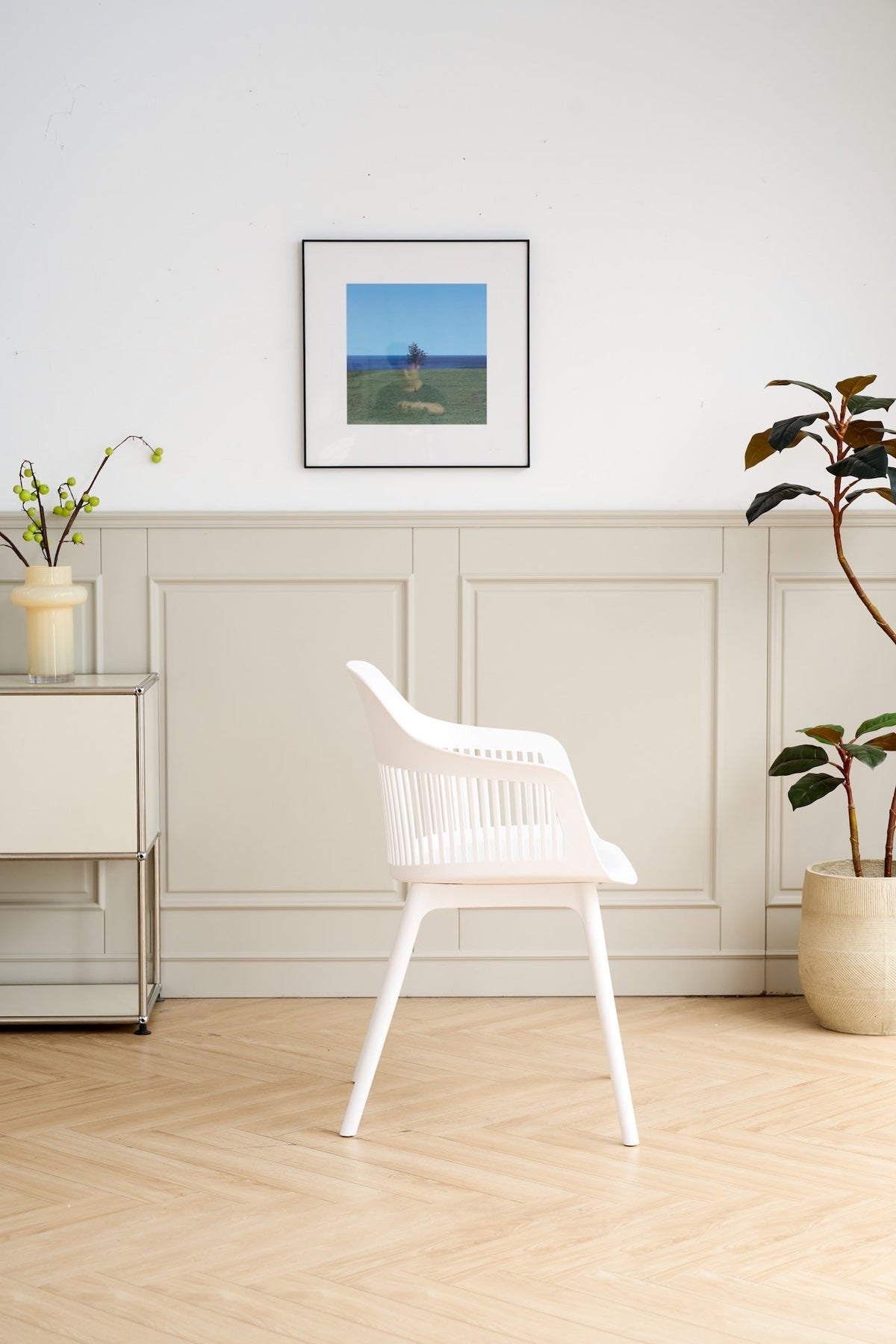 Silla con Cojín Max, Color Blanco, con Espaldar en Rejilla, vista posterior