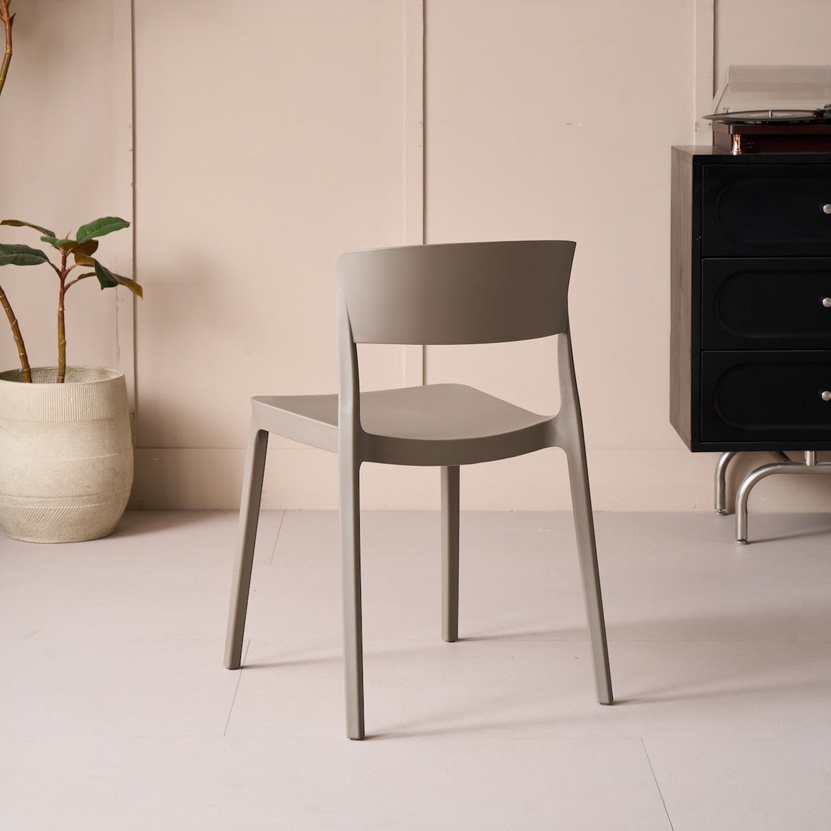 Set de 2 Sillas Mónaco, Color Taupe, con Espaldar y Diseño Moderno