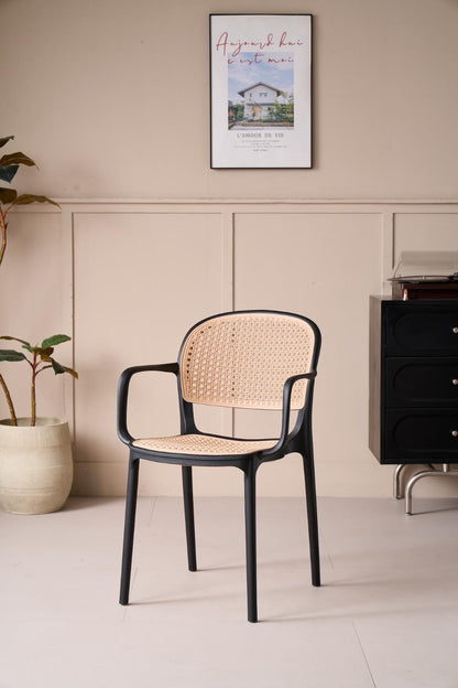 Set de 4 Sillas con Brazos Nest, Color Negro y Beige, con Espaldar y Asiento en Rejilla, vista later