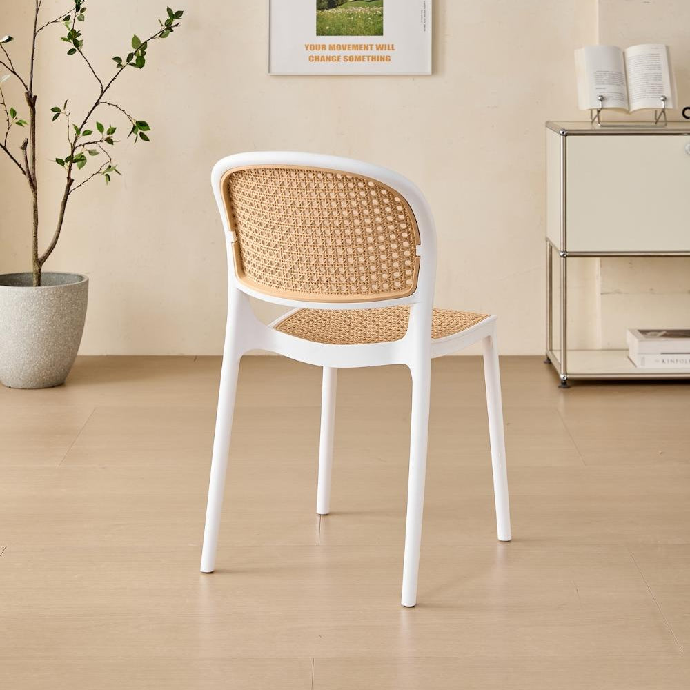 Silla Nest, Color Blanco y Beige, con Espaldar y Asiento en Rejilla, vista posterior