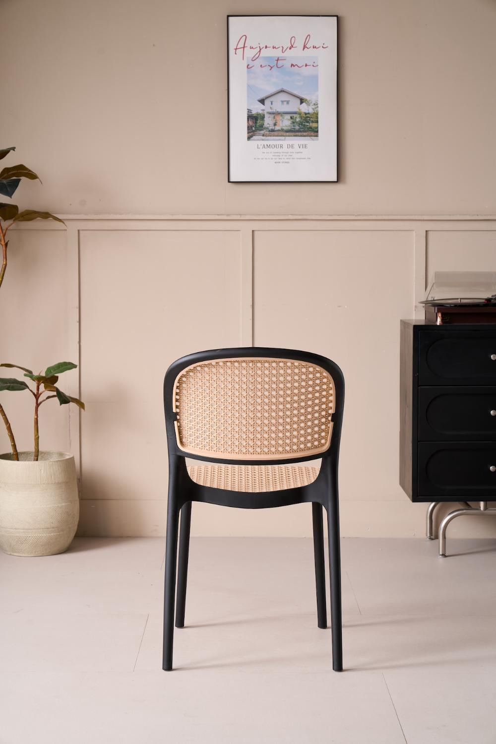 Silla Nest negro y beige en polipropileno con rejilla, 82 x 48 x 56 cm – vista 6