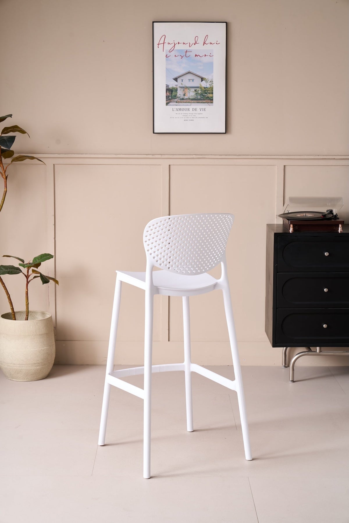 Silla para Bar Río, Color Blanco, Diseño Moderno, en ambiente