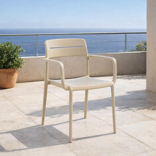 Silla Sicilia, Color Beige Claro, con Espaldar, Reposa Brazos y Diseño Minimalista
