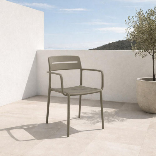 Silla Sicilia, Color Gris Claro, con Espaldar, Reposa Brazos y Diseño Minimalista