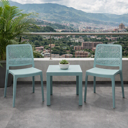 Silla Manhattan, Azul Claro, con Espaldar en Rejilla y Diseño Minimalista