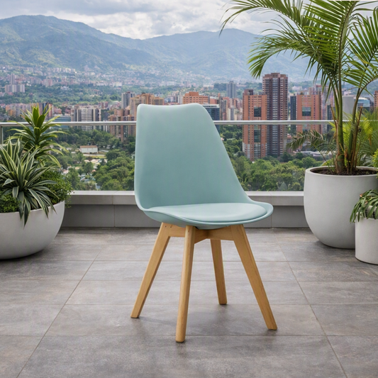 Silla Fyn, Color Azul Claro, Diseño Minimalista con Espaldar, Cojín y Patas de Madera