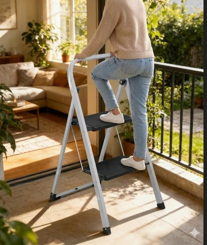 Escalera Tubular Trébol, Gris y Negro, Plagable de 2 Niveles, vista frontal