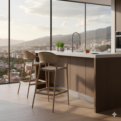Silla para Bar Curitiva, Taupe, con Reposa Pies Doble Proposito, vista frontal