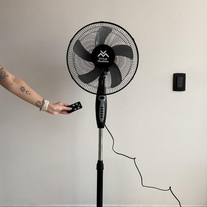 Ventilador Savoy 16, Negro, con temporizador y 3 Velocidades, Incluye Control Remoto