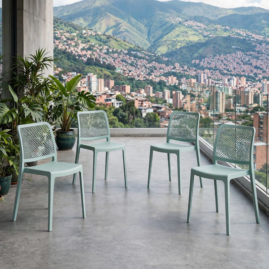 Set de 4 Sillas Manhattan, Azul Claro, con Espaldar en Rejilla y Diseño Minimalista