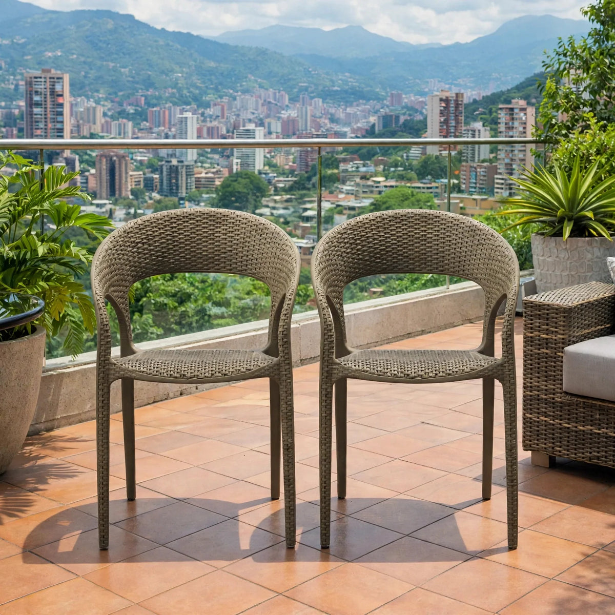 Set de 2 Sillas Axel, Taupe, con Espaldar, Reposa Brazos y con Textura Trenzada