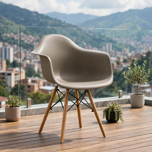 Silla Eymos , Color Taupe, con Espaldar y Patas en Madera