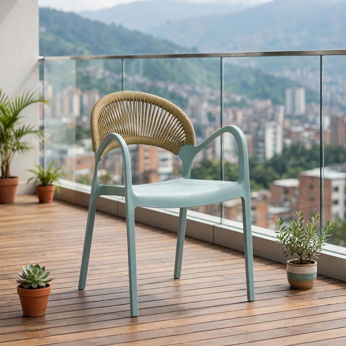 Silla Daytona, Azul Claro, con Espaldar, Reposa Brazos y Diseño Minimalista